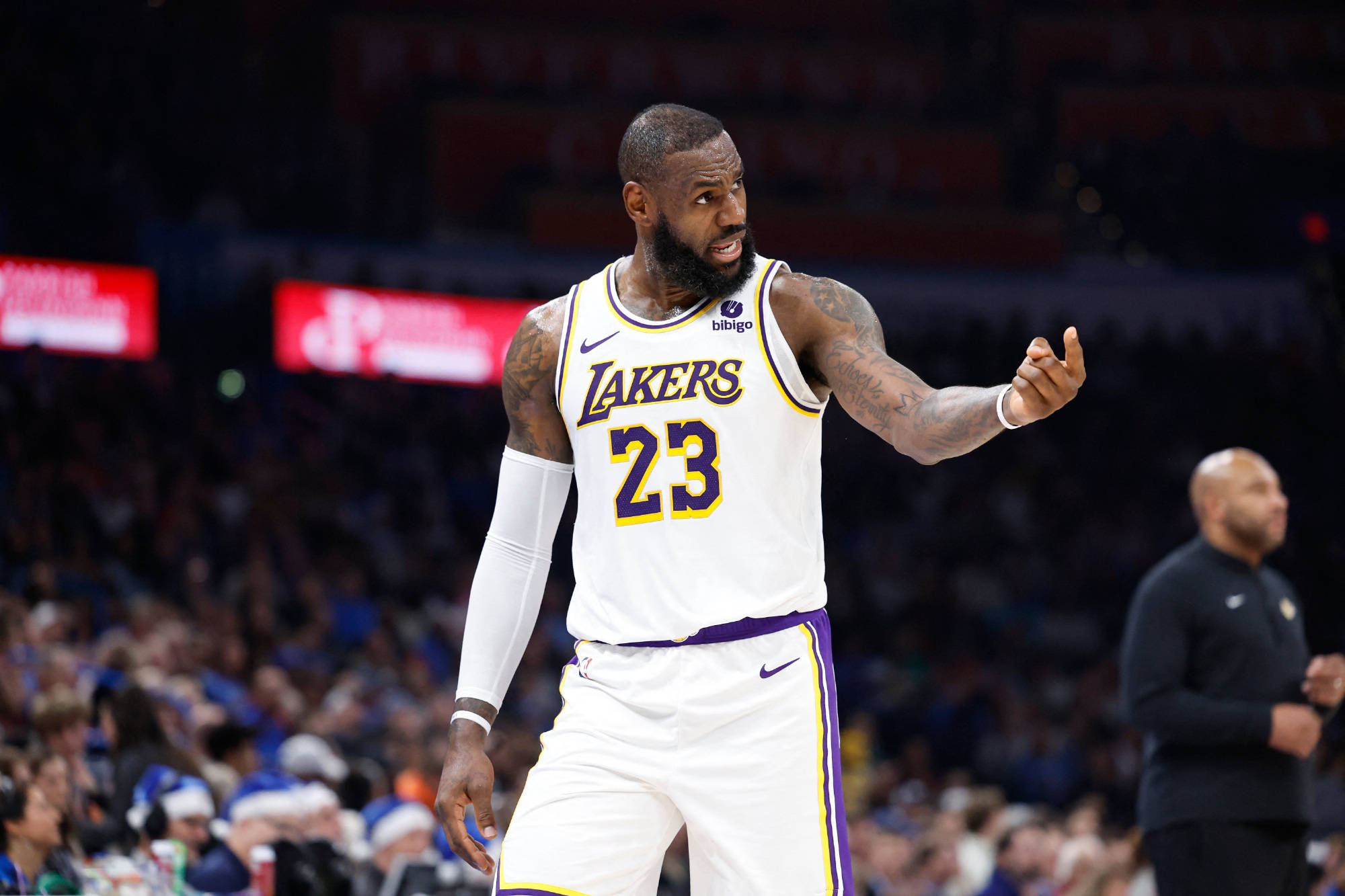 詹姆斯重返赛场,爆冷首场状态出色,中国队观众沸腾!的简单介绍