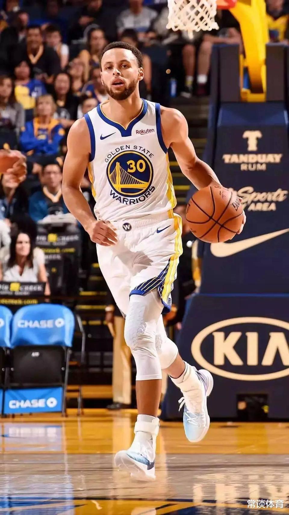 爱游戏APP库里重返赛场,重返赛场首场状态出色,雄鹿观众沸腾!赢得满堂喝彩的简单介绍